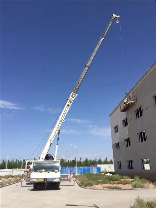 揭东区“轻装强干”—— 吊车的 “轻量化臂架” 技术